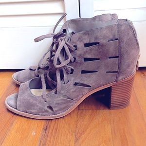 Vince Camuto Anthropologie shoe size 9.5 gray smoky purple color spring color